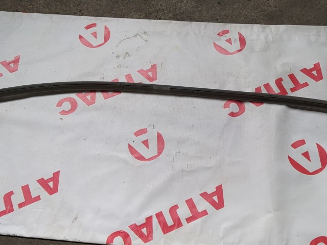 Молдинг стекла MERCEDES C-Class 