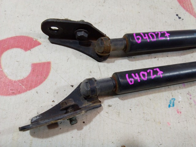 Амортизатор багажника TOYOTA Avensis 