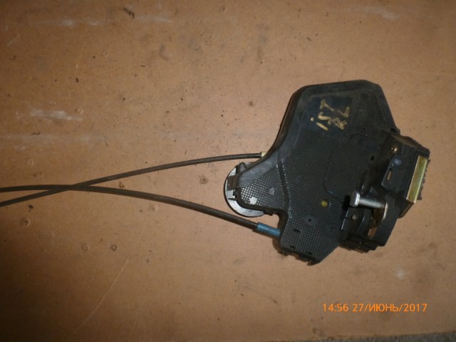 Замок двери TOYOTA Ist 