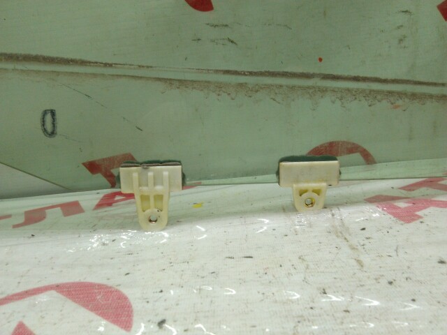 Стекло NISSAN Sunny 