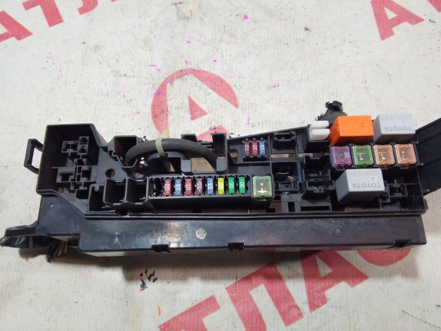 Блок предохранителей TOYOTA Avensis 1AZ-FSE