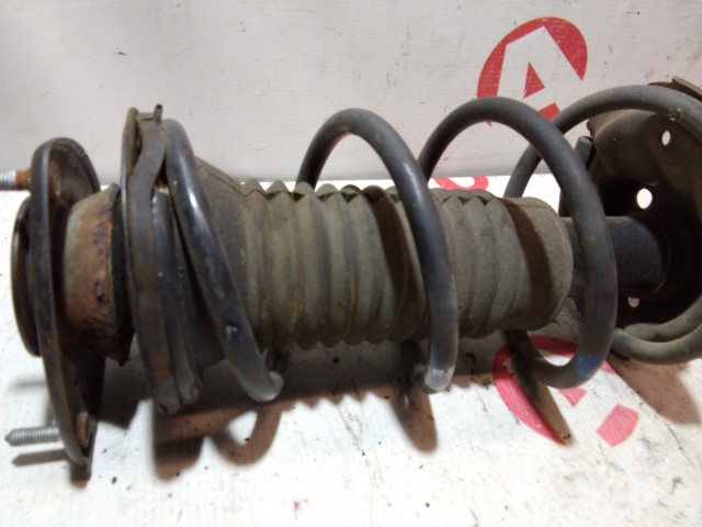 Стойка TOYOTA Ist 