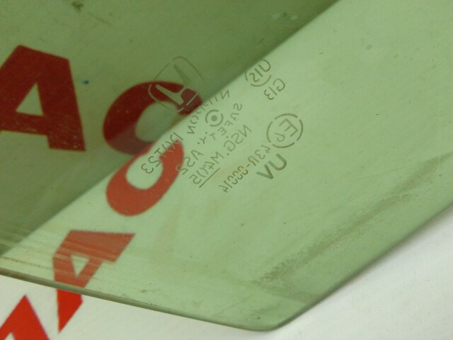 Стекло HONDA Vezel 