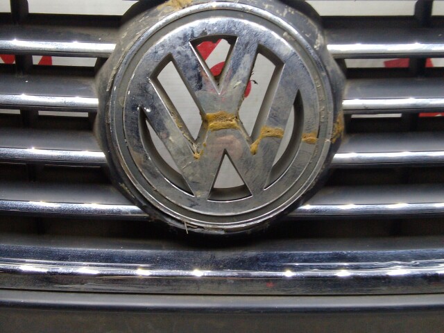 Решетка радиатора VOLKSWAGEN Passat 