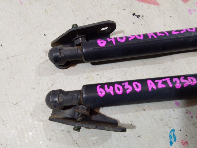 Амортизатор багажника TOYOTA Avensis 