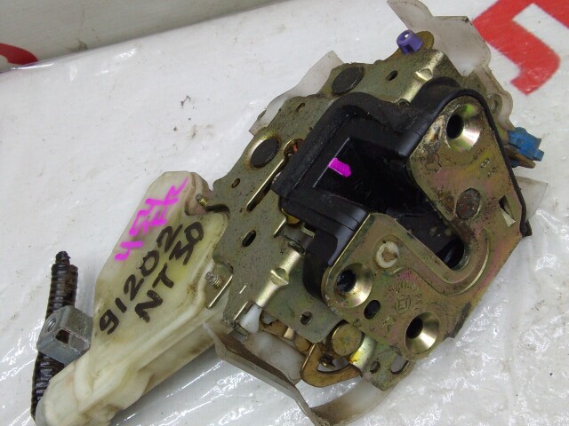 Замок двери NISSAN X-Trail 