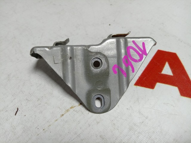 Крепление фары TOYOTA Avensis 