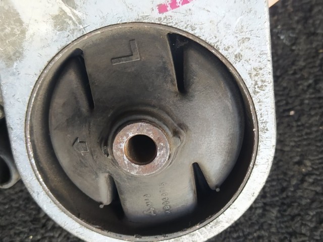 Подушка ДВС MITSUBISHI Diamante 