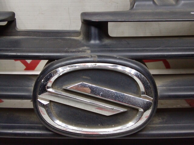 Решетка радиатора SUZUKI Swift 