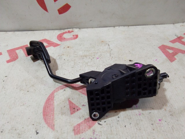 Педаль газа TOYOTA Ractis 