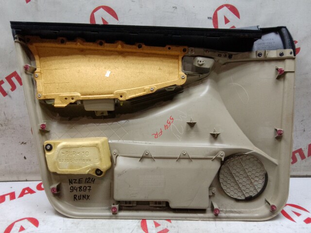 Обшивка двери TOYOTA Corolla Runx 