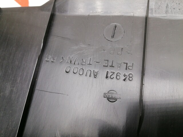 Накладка замка багажника NISSAN Primera 