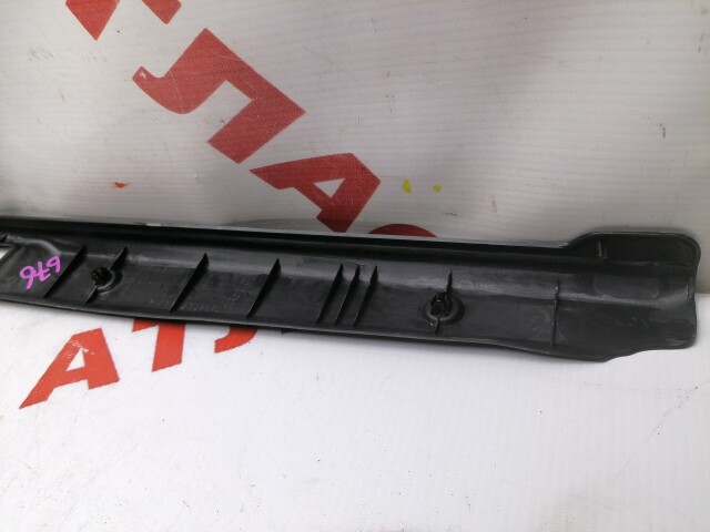 Накладка замка багажника NISSAN Sunny 