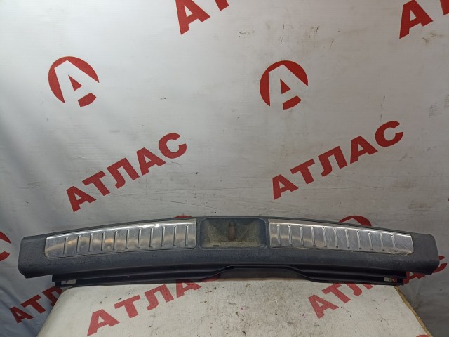 Накладка замка багажника TOYOTA Avensis 