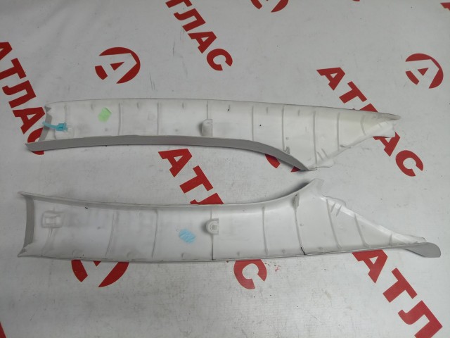 Накладка на стойку лобового стекла TOYOTA Avensis 