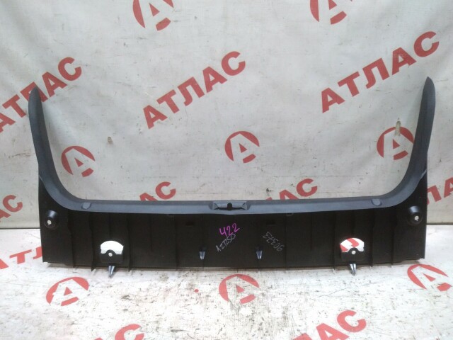 Накладка замка багажника TOYOTA Avensis 