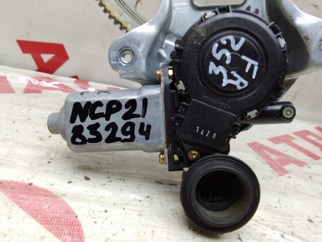 Стеклоподъемник TOYOTA FunCargo 