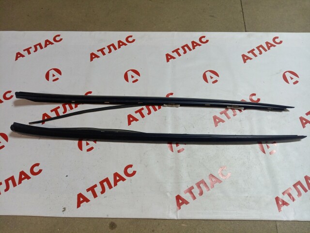 Молдинг лобового стекла HONDA Stream 